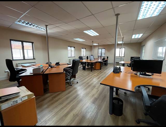 257M² OFFICE FOR SALE IN LYME PARK